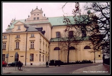 Budynek seminaryjny z przylegaj�cym do niego ko�cio�em. [fot. Tomasz Moch]